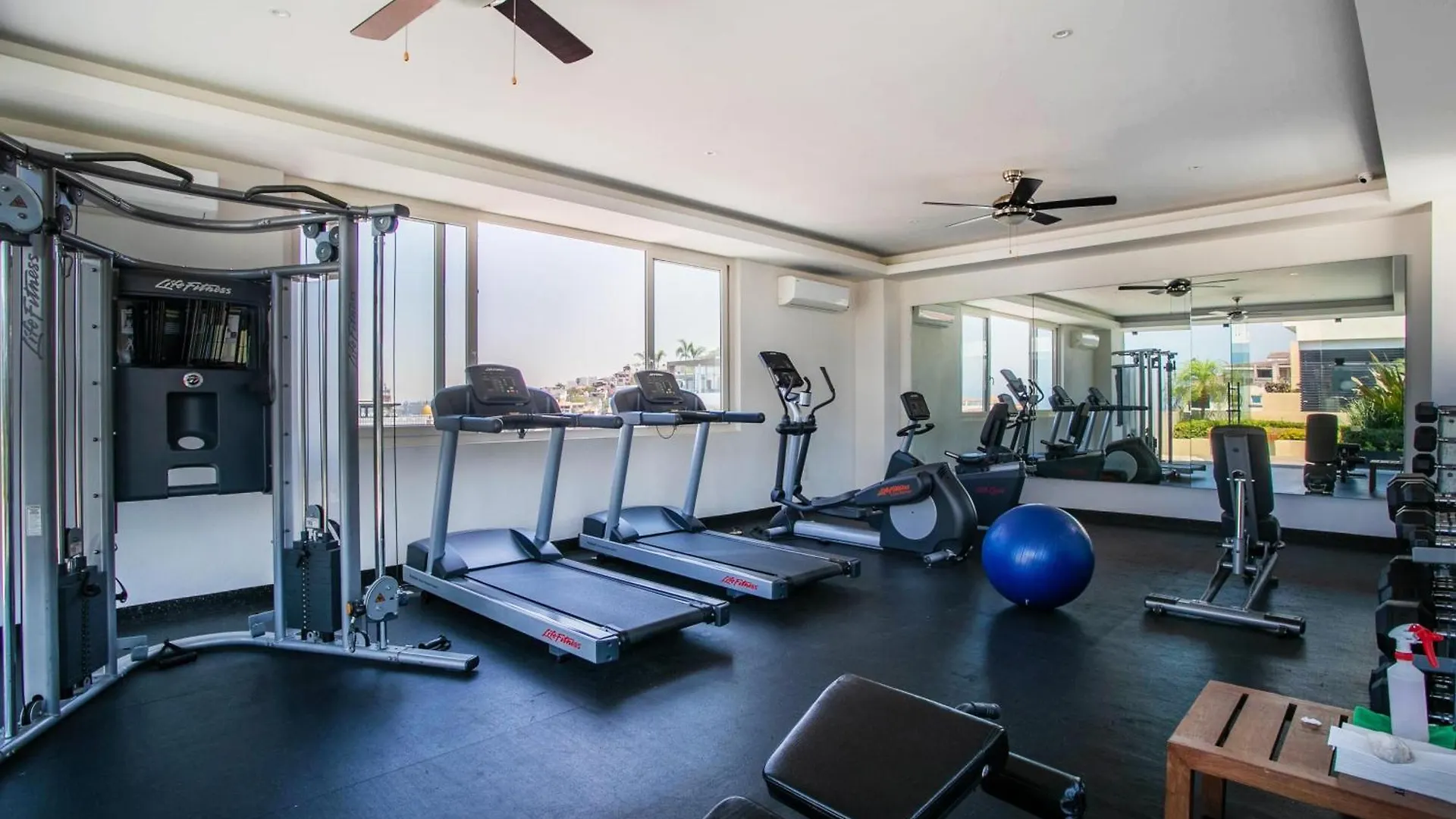 Дом отдыха Вилла Modern 1Bd 2Ba, 2 Balconies, Pools And Gym Пуэрто-Вальярта
