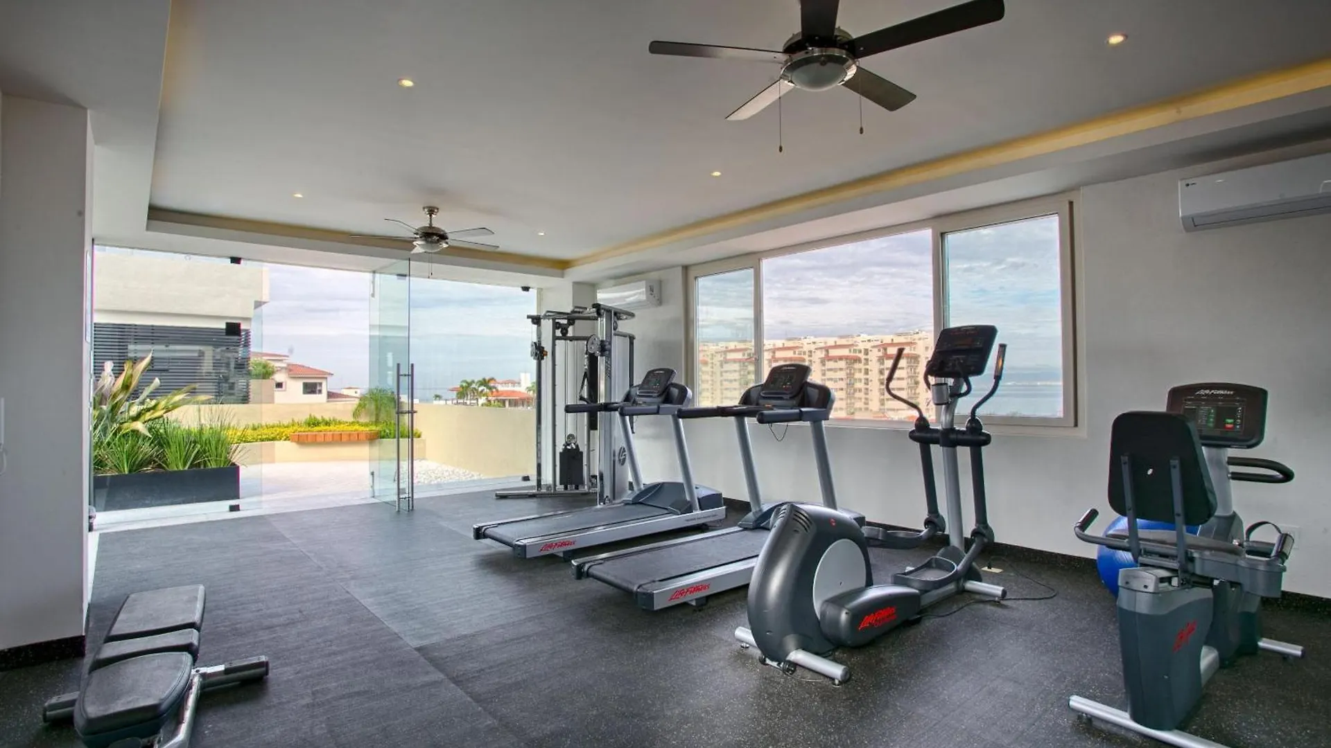 Дом отдыха Вилла Modern 1Bd 2Ba, 2 Balconies, Pools And Gym Пуэрто-Вальярта